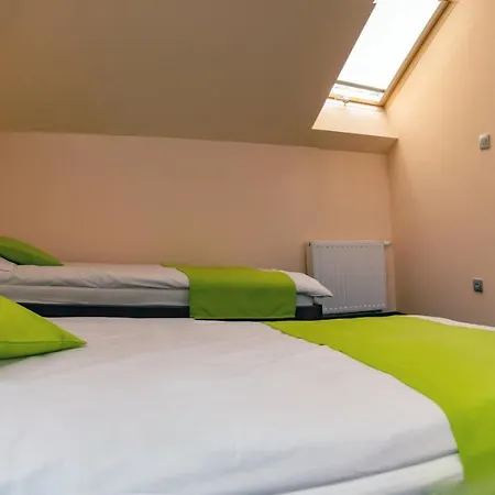 Goscinne Z Lazienkami Bed & Breakfast *