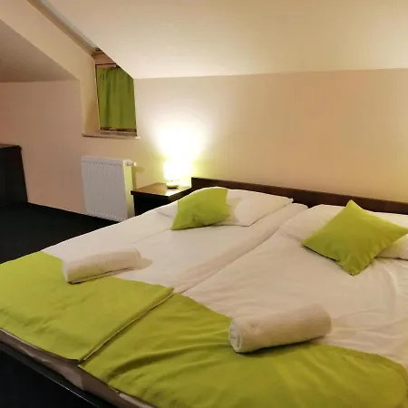 Goscinne Z Lazienkami Bed & Breakfast *