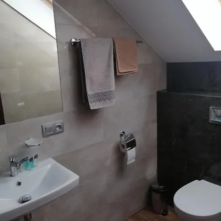 Goscinne Z Lazienkami Oda ve Kahvaltı 3*