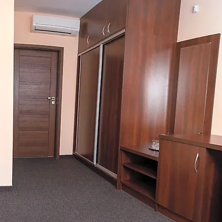 Goscinne Z Lazienkami Oda ve Kahvaltı Niepołomice