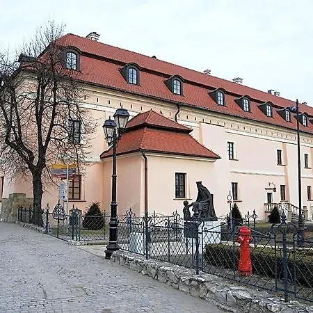 Goscinne Z Lazienkami Niepołomice