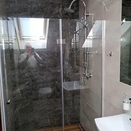 Goscinne Z Lazienkami Oda ve Kahvaltı Niepołomice