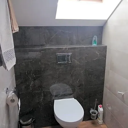 Goscinne Z Lazienkami Oda ve Kahvaltı Niepołomice